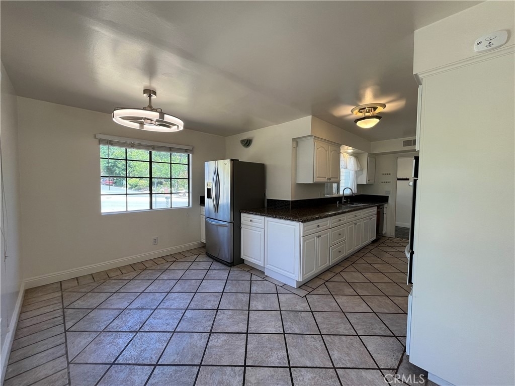 4527 Stark - Photo 7