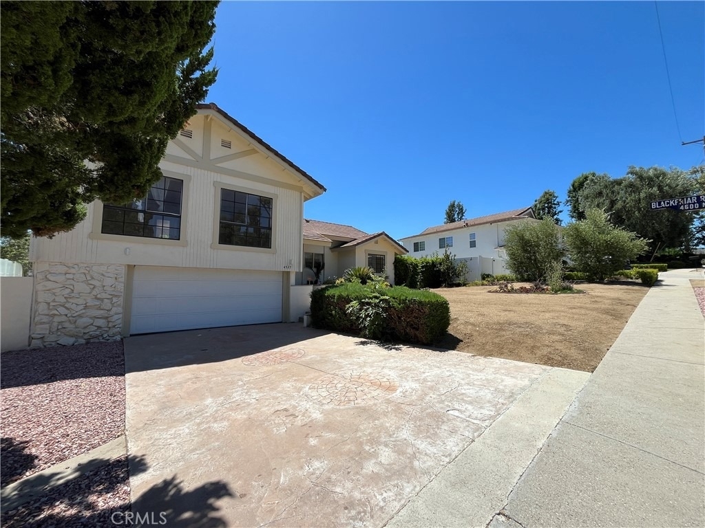 4527 Stark - Photo 3