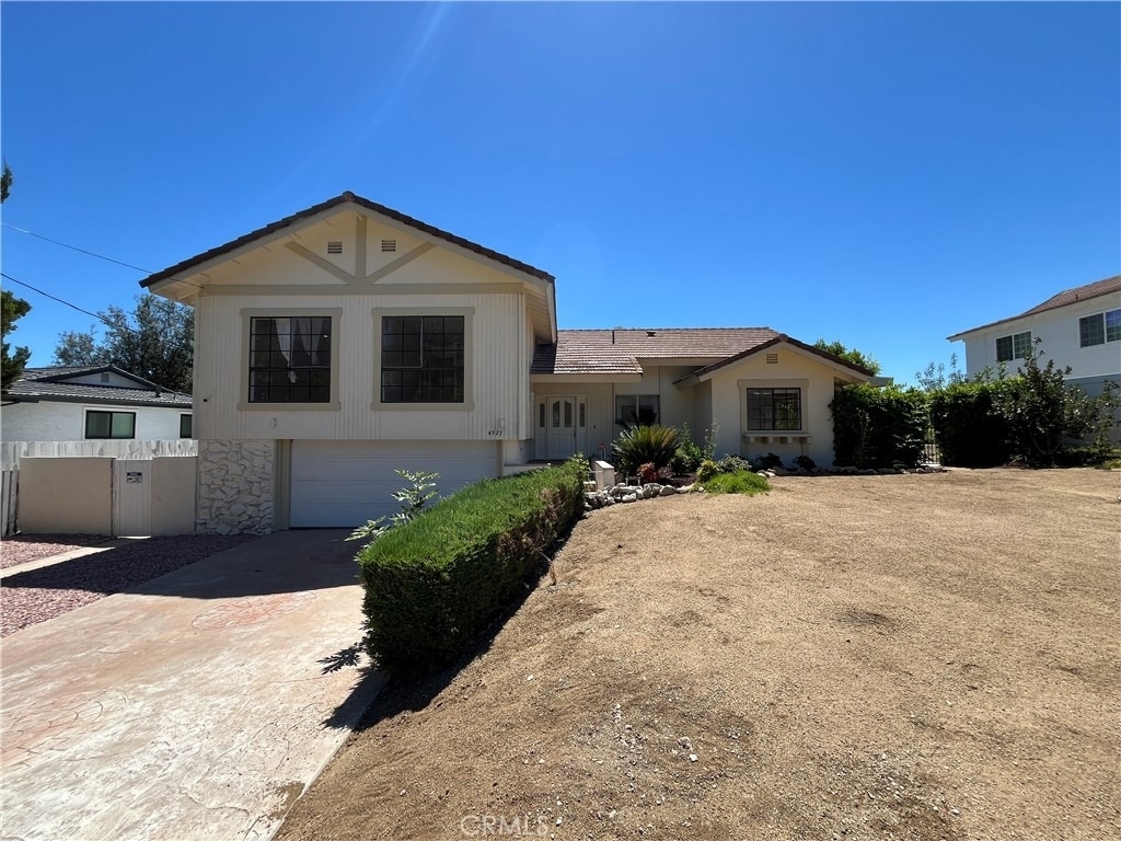 4527 Stark - Photo 2