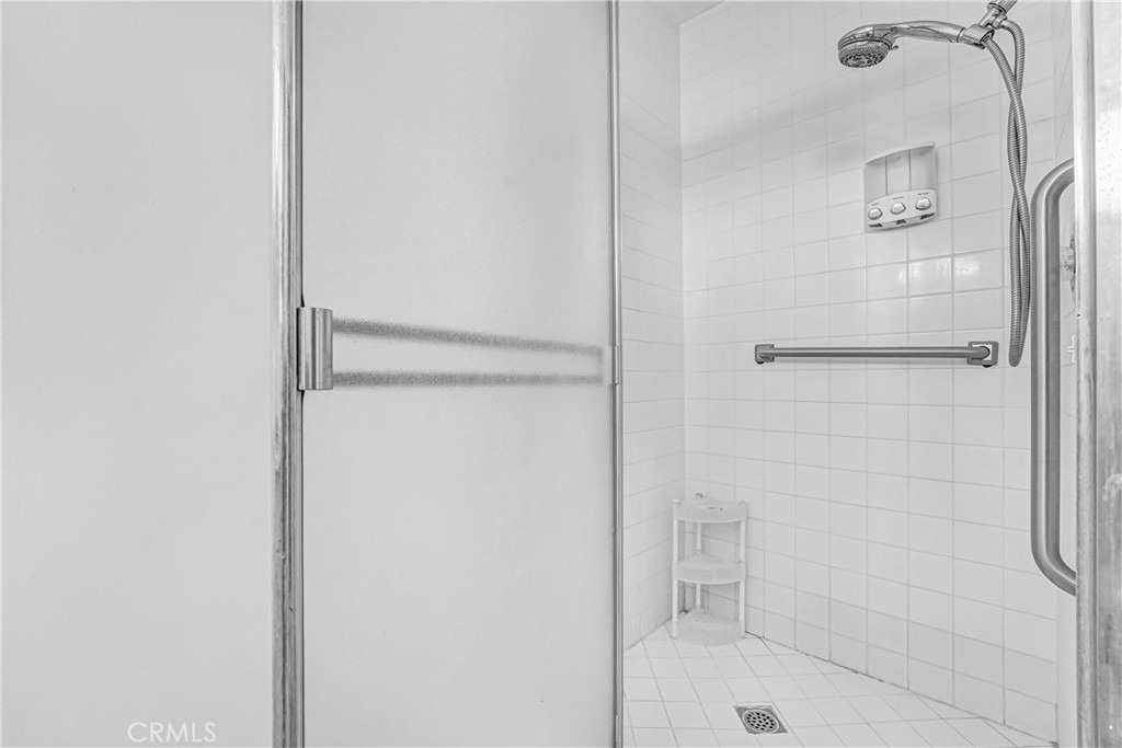 22450 Collins - Photo 39