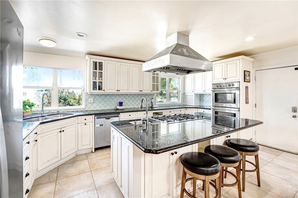 22450 Collins - Photo 14