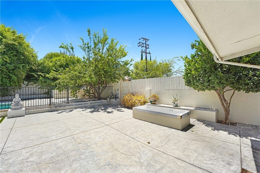 22450 Collins - Photo 64