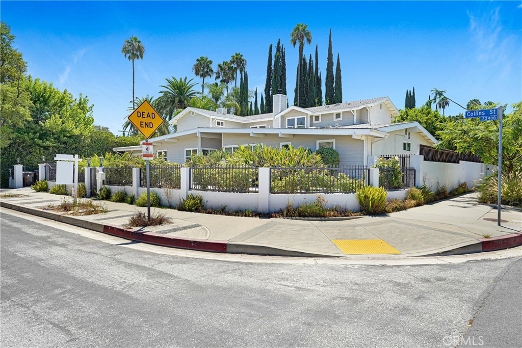 22450 Collins - Photo 1