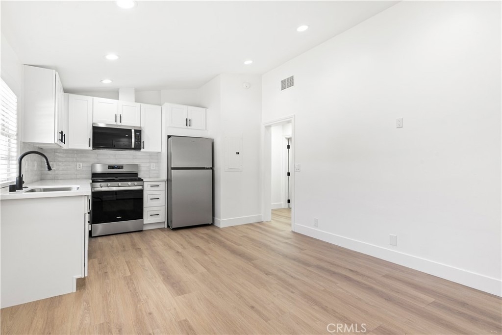 5227 Beckford Ave - Photo 2