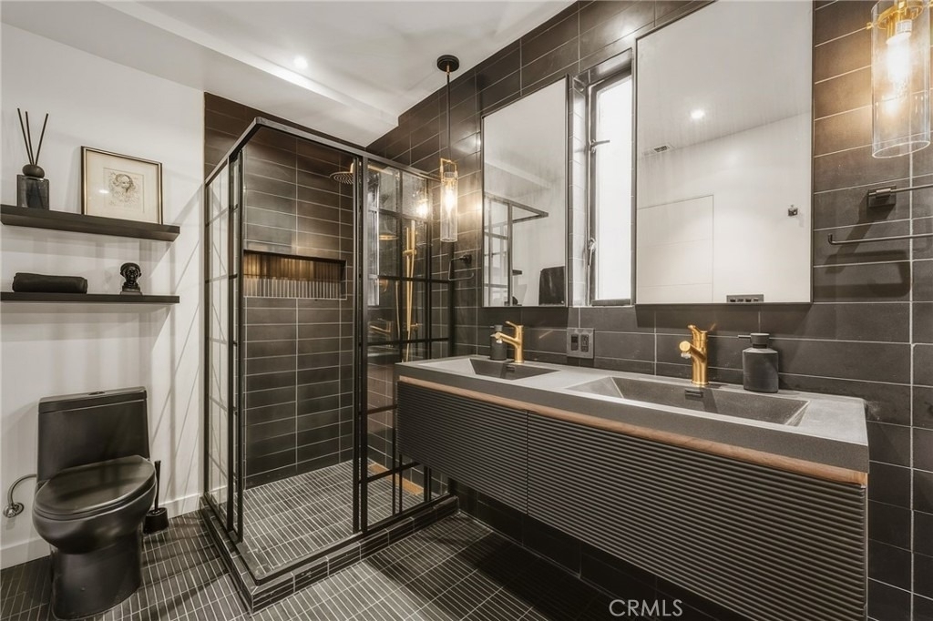 3601 Dixie Canyon Place - Photo 29