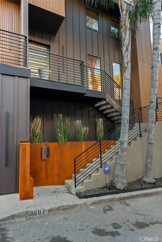 3601 Dixie Canyon Place - Photo 1