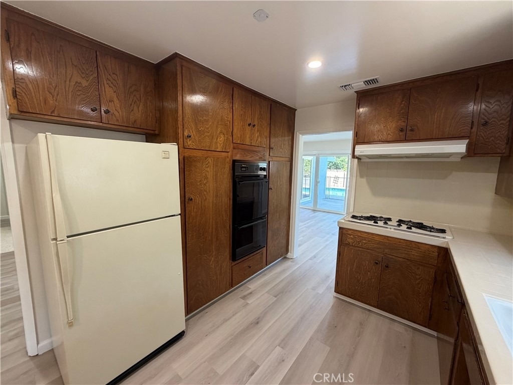 6621 Whitman Avenue - Photo 7