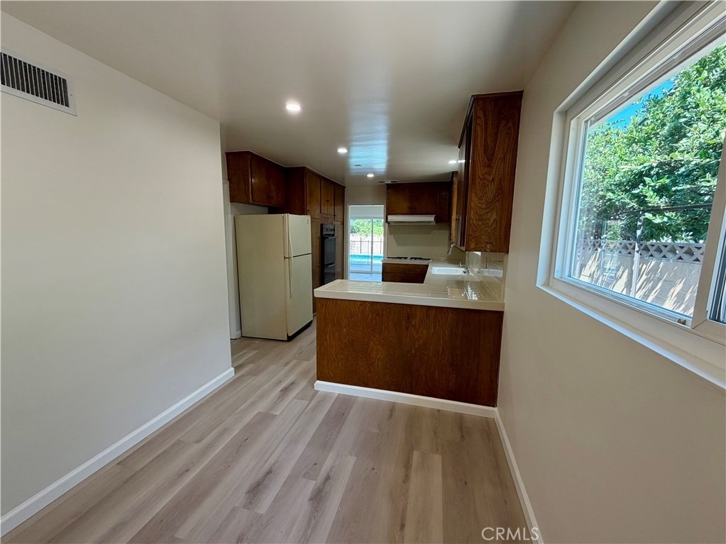 6621 Whitman Avenue - Photo 9