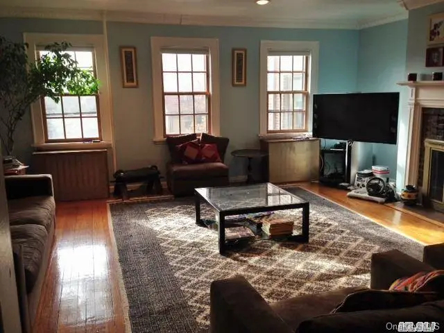 152 Burns Street - Photo 2