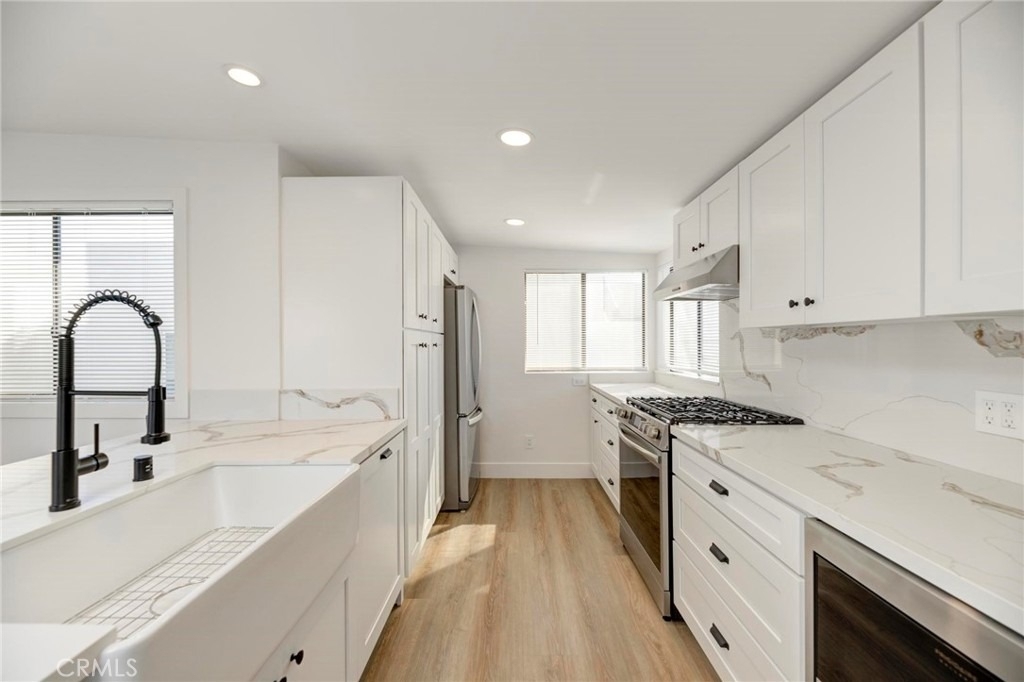 1090 Loma Drive - Photo 4