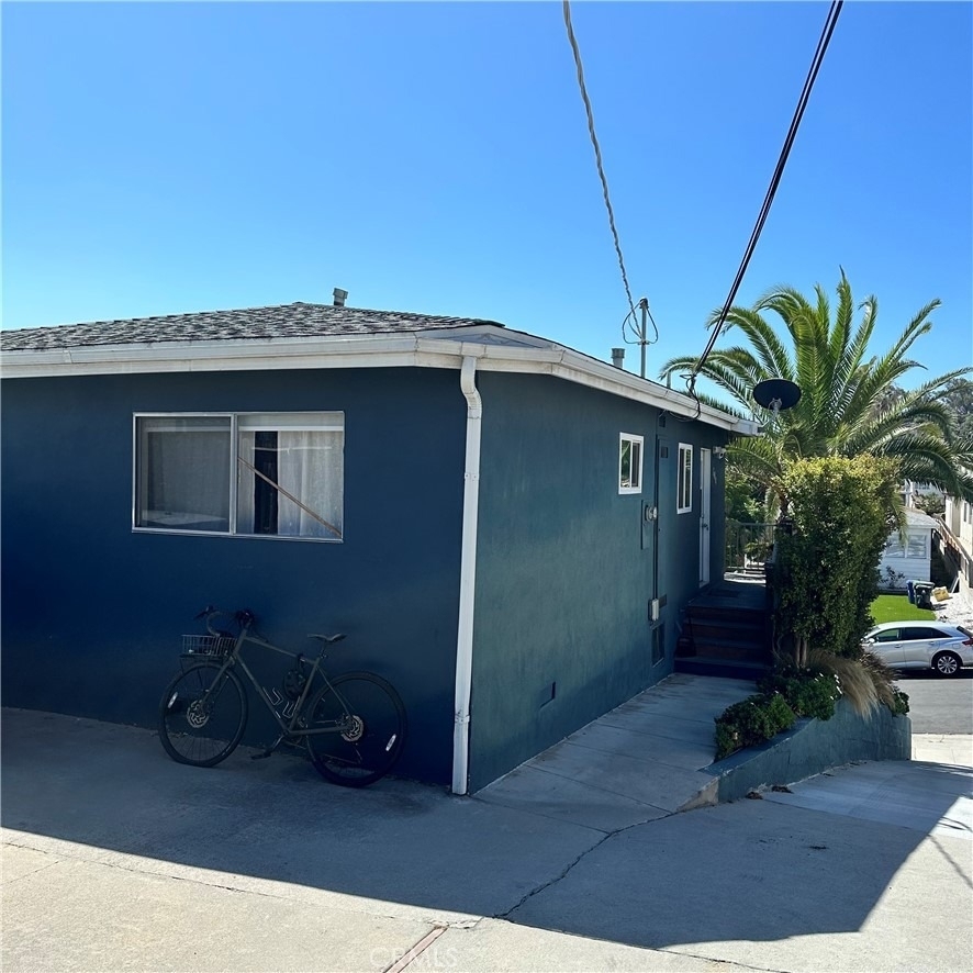 704 W 30th Street - Photo 1
