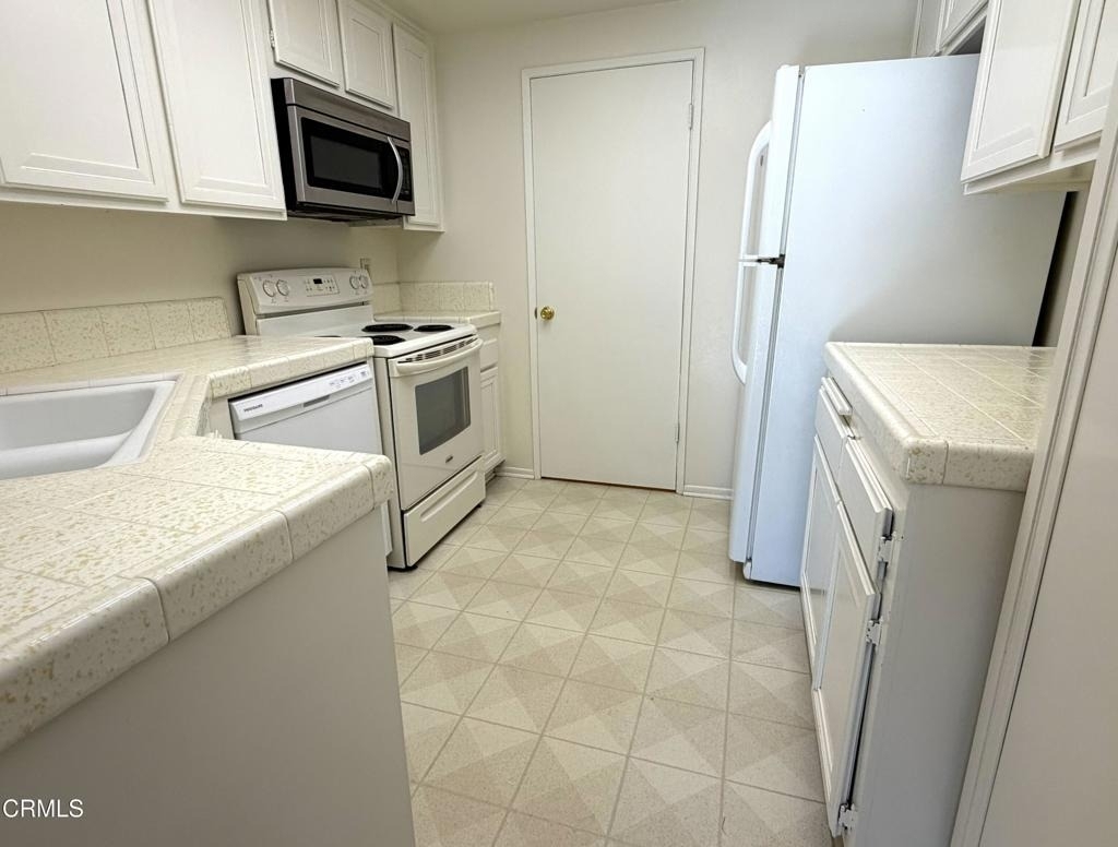 277 E Sierra Madre Boulevard - Photo 5