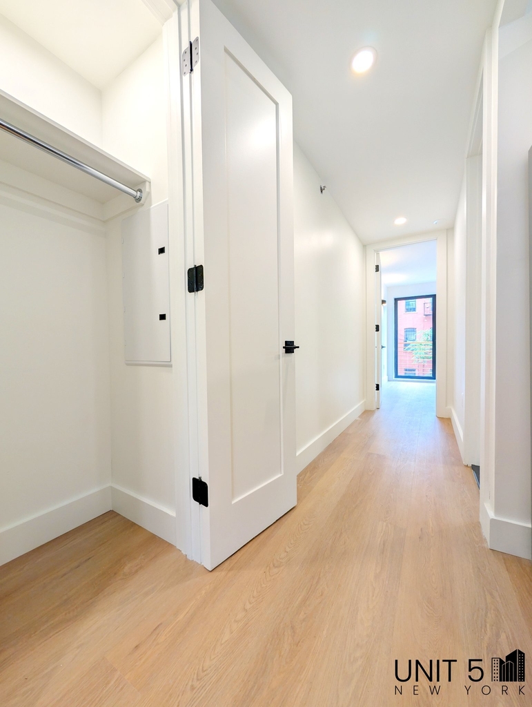 1312 Lincoln Place - Photo 4