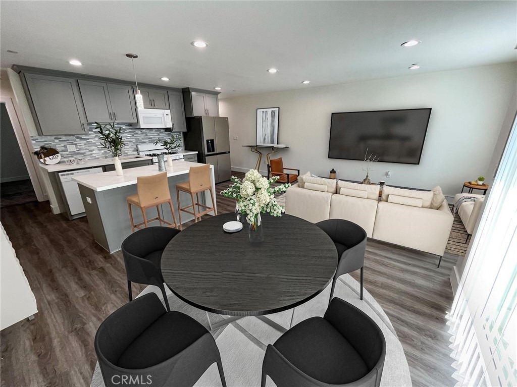 1029 South Montebello Boulevard - Photo 2