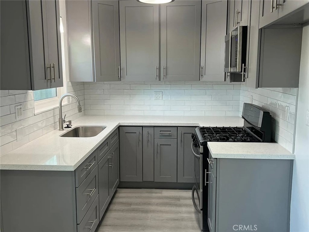 293 W Artesia Street - Photo 3