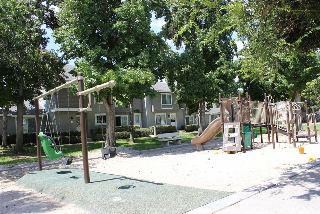 111 Greenfield - Photo 13