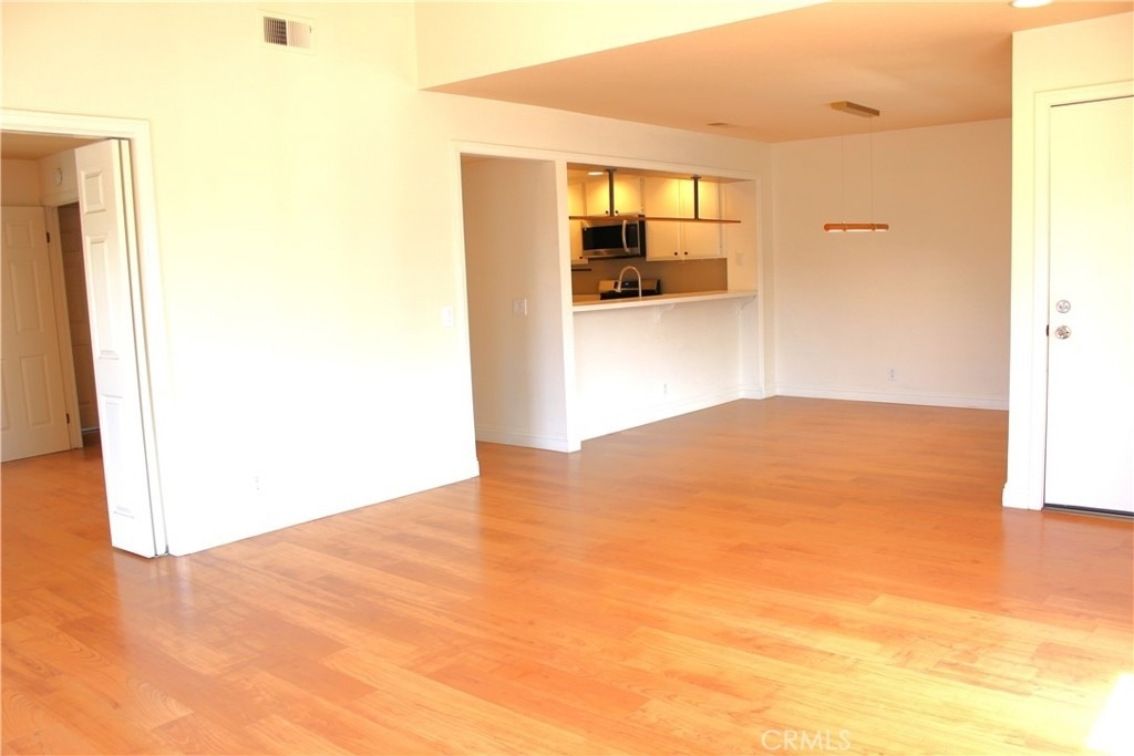 111 Greenfield - Photo 3