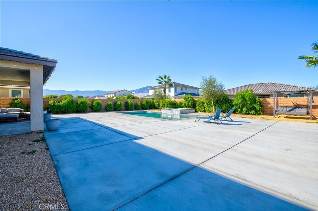 50105 Rocamora Street - Photo 36