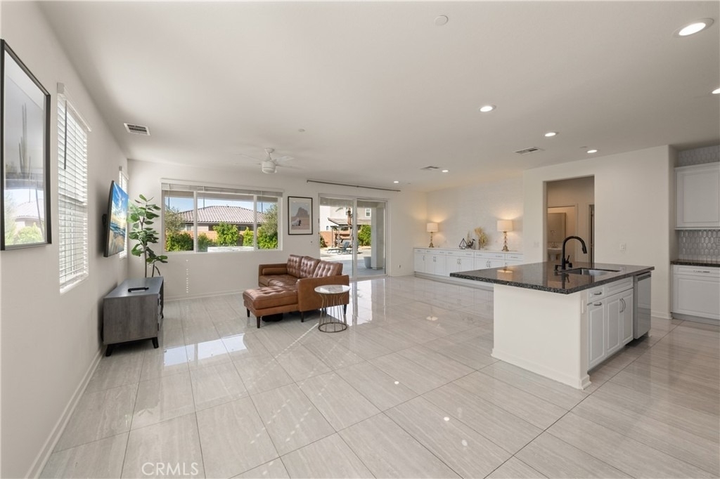 50105 Rocamora Street - Photo 5