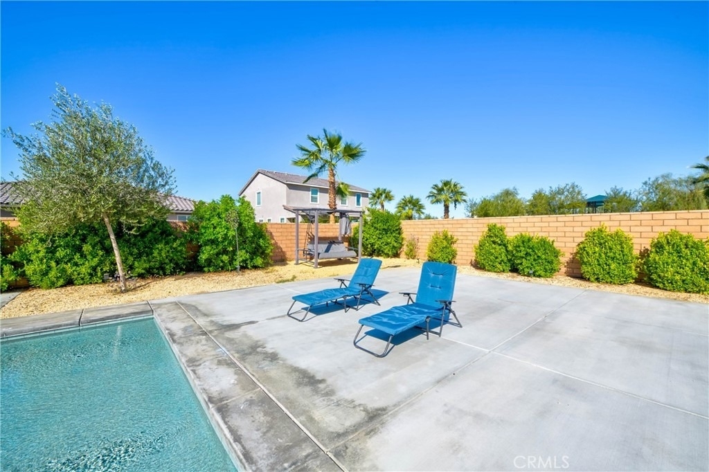 50105 Rocamora Street - Photo 35