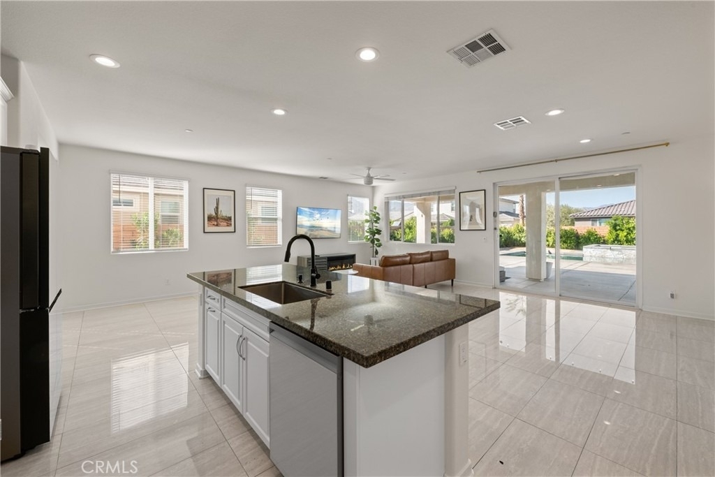 50105 Rocamora Street - Photo 2