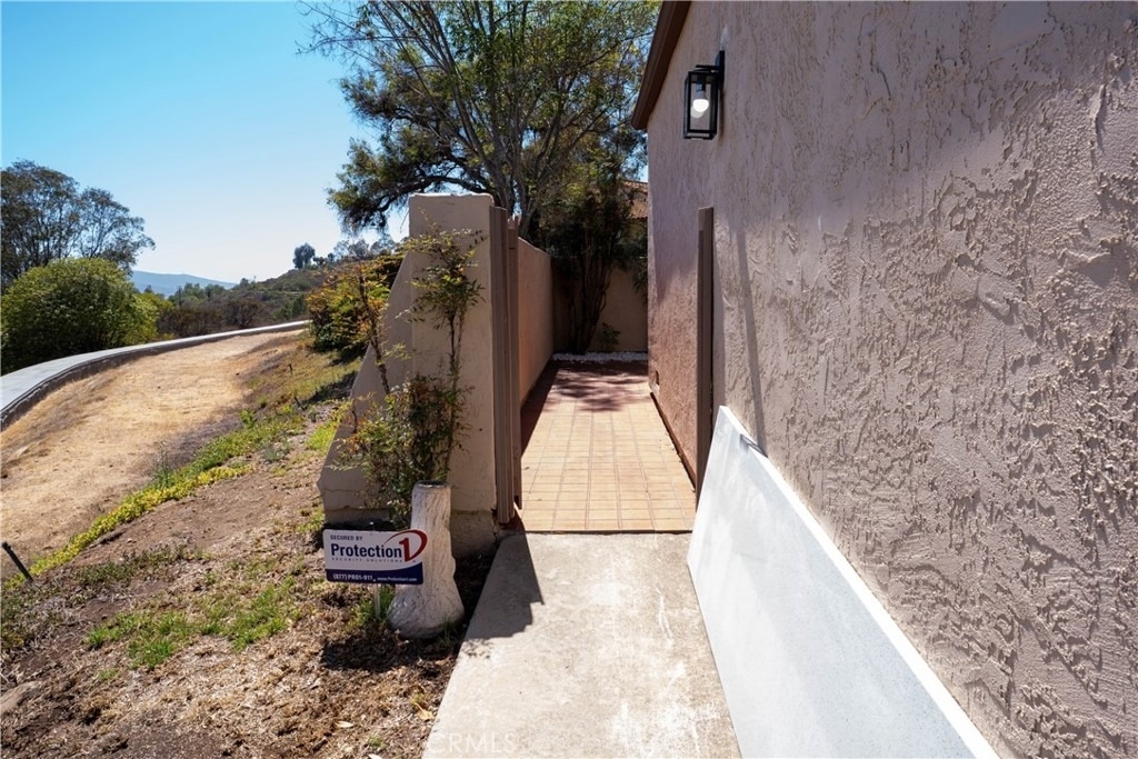 2055 Earl Glen - Photo 2