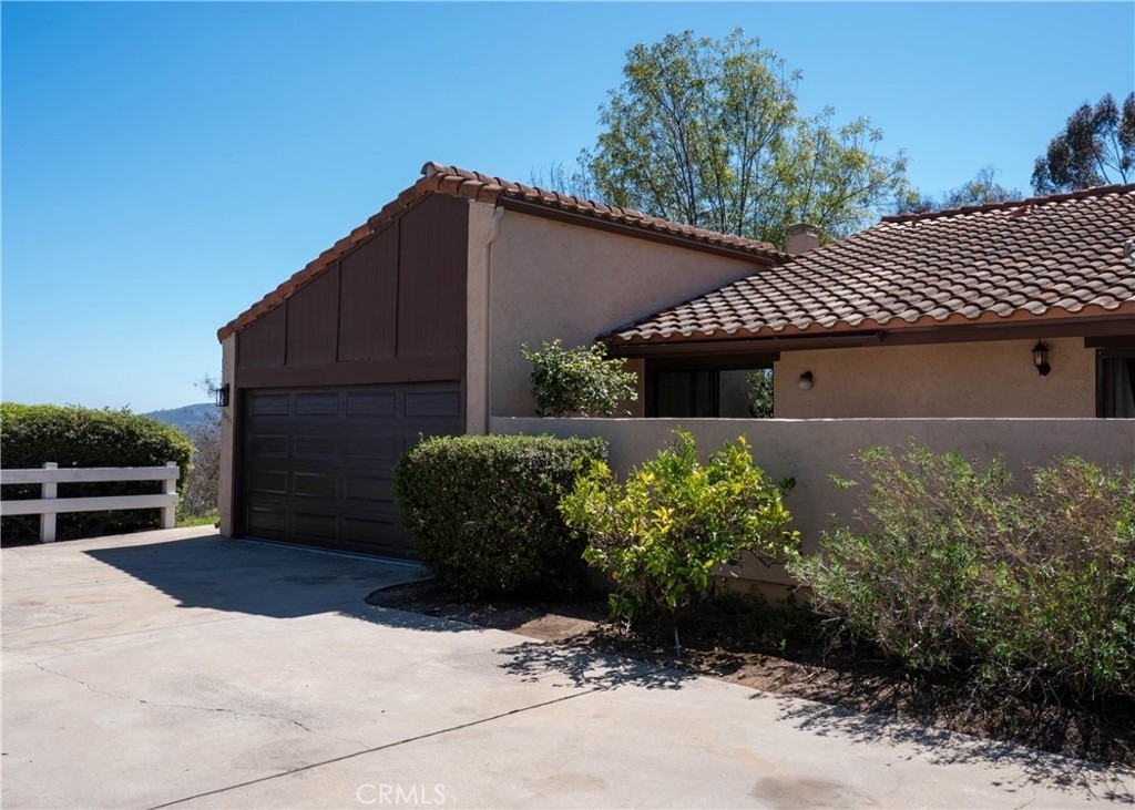 2055 Earl Glen - Photo 0