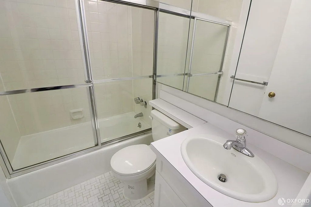 365 West 52nd Street - Photo 6