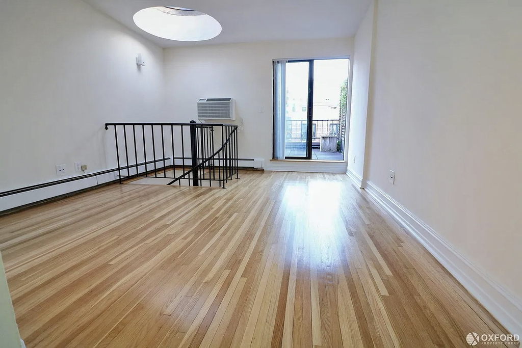 365 West 52nd Street - Photo 3