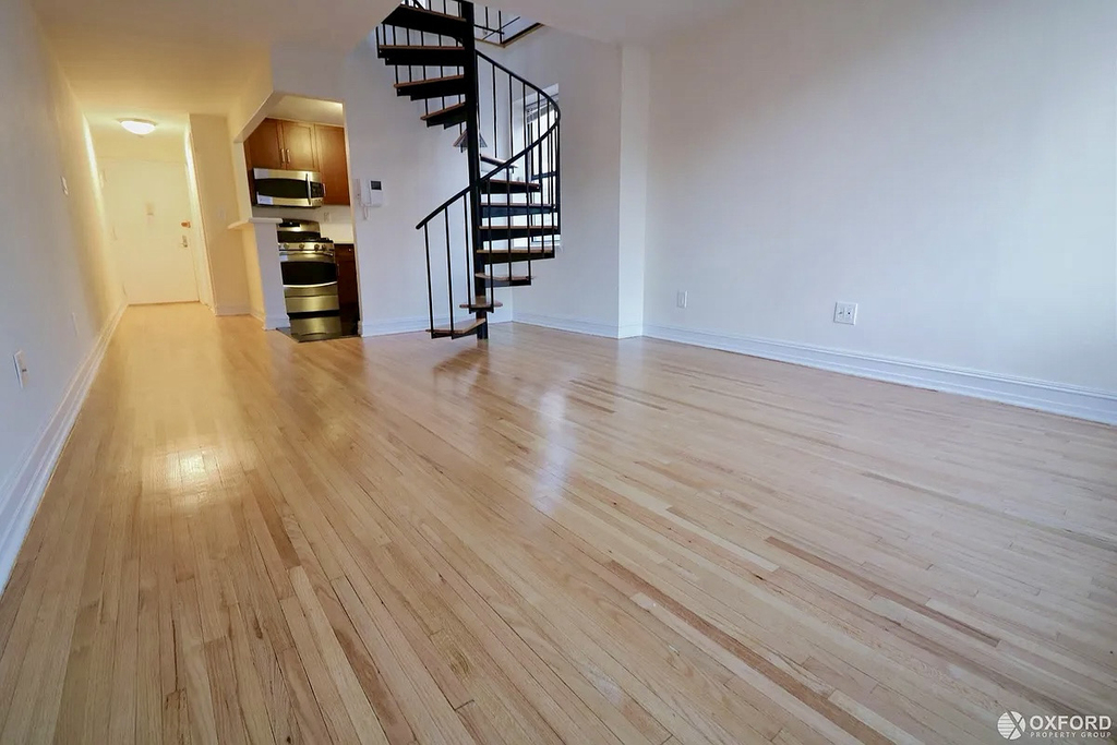 365 West 52nd Street - Photo 2