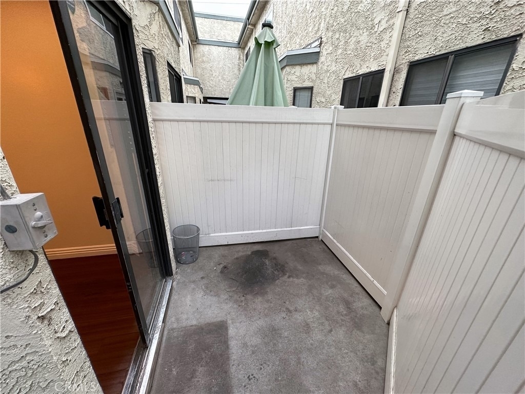 22865 Del Valle Street - Photo 5