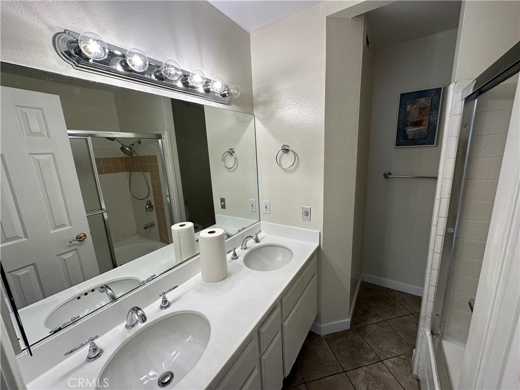 22865 Del Valle Street - Photo 9