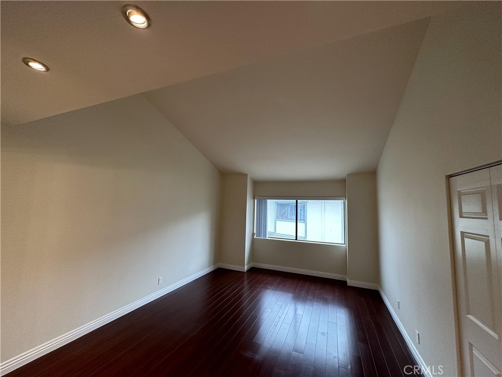 22865 Del Valle Street - Photo 6