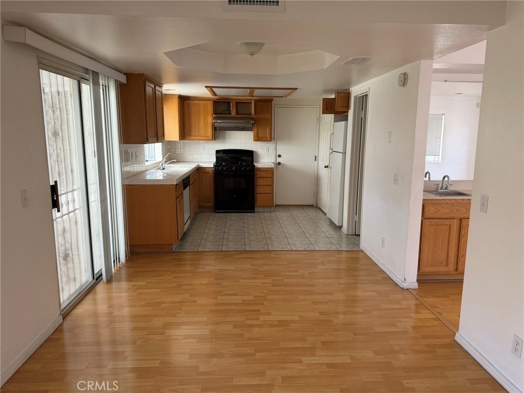 4246 La Rica Avenue - Photo 2