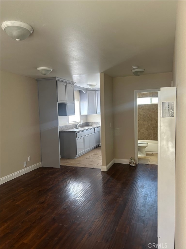 626 W 59th Place - Photo 8