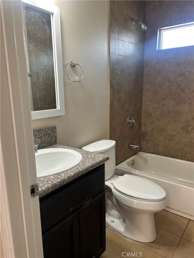 626 W 59th Place - Photo 2