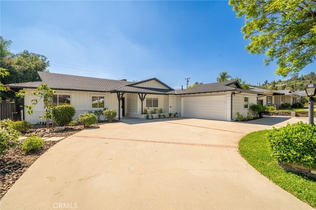 205 N Hacienda Avenue - Photo 0