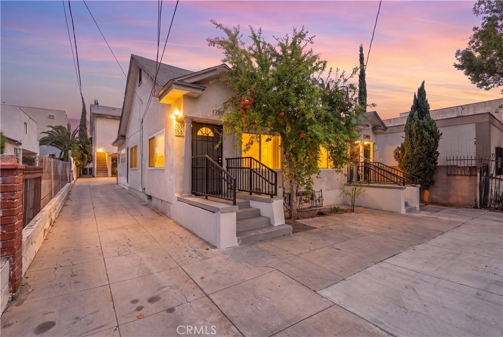 1530 N Mariposa - Photo 0