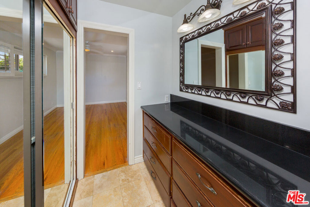 9808 Hillgreen Place - Photo 22