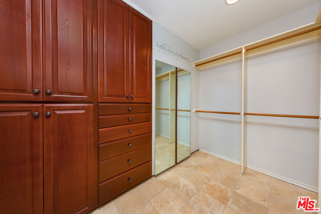 9808 Hillgreen Place - Photo 19