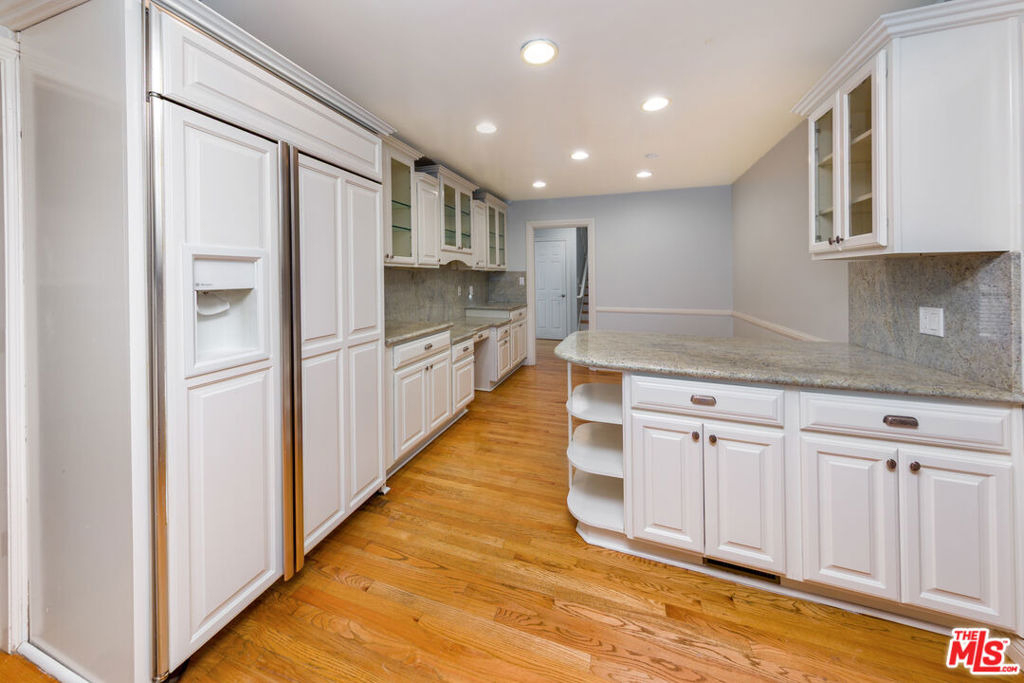 9808 Hillgreen Place - Photo 9