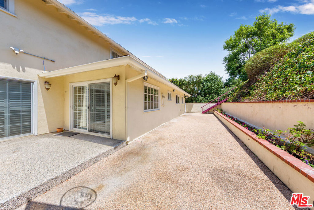 9808 Hillgreen Place - Photo 27
