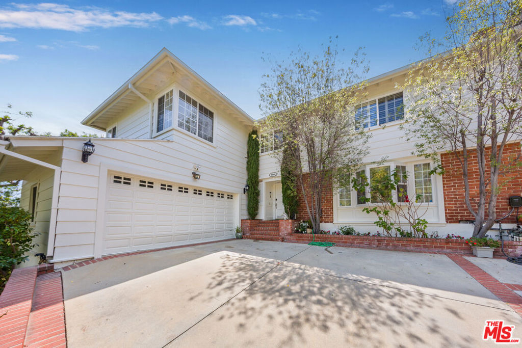 9808 Hillgreen Place - Photo 1