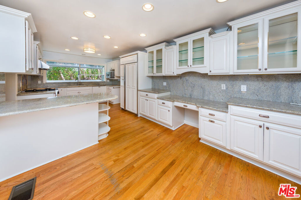 9808 Hillgreen Place - Photo 10