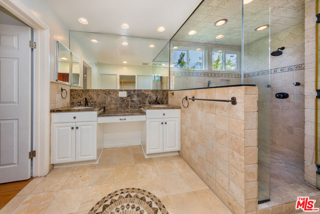 9808 Hillgreen Place - Photo 17
