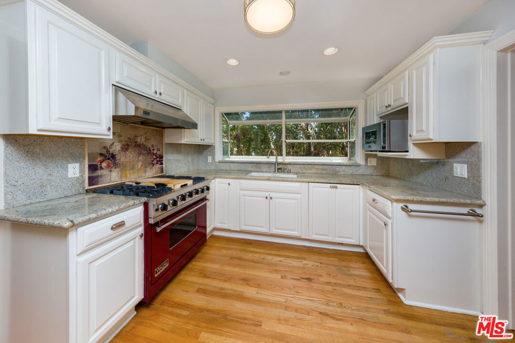 9808 Hillgreen Place - Photo 8