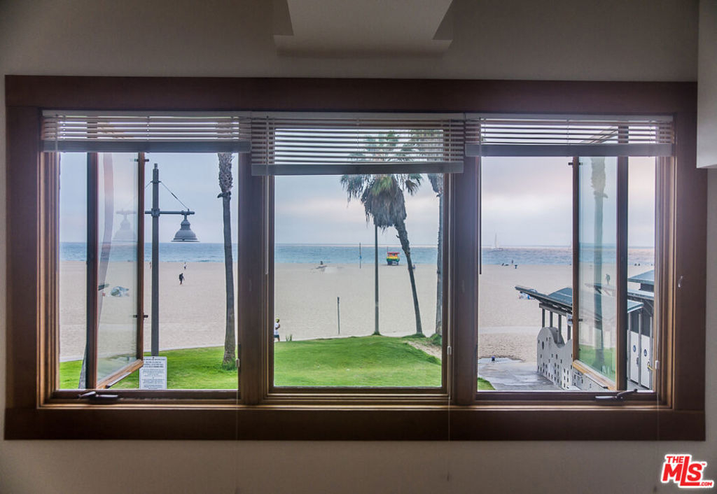 8 Brooks Avenue - Photo 0