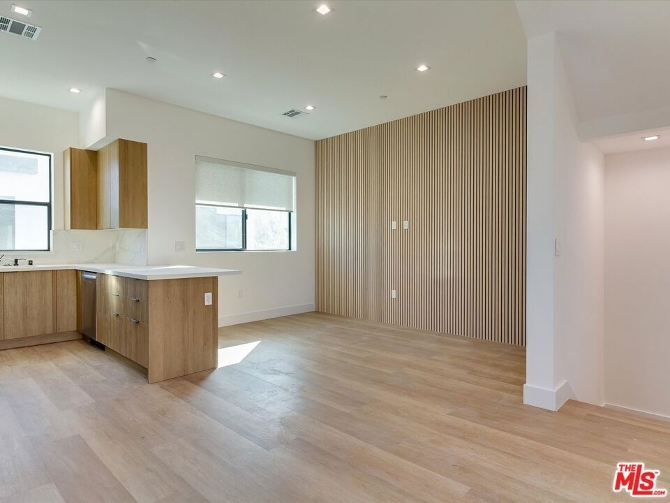 2817 S Redondo Boulevard - Photo 5