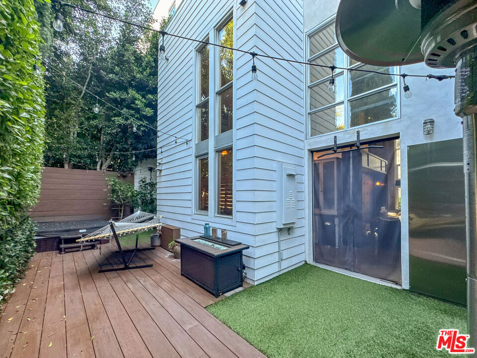 1037 N Laurel Avenue - Photo 23