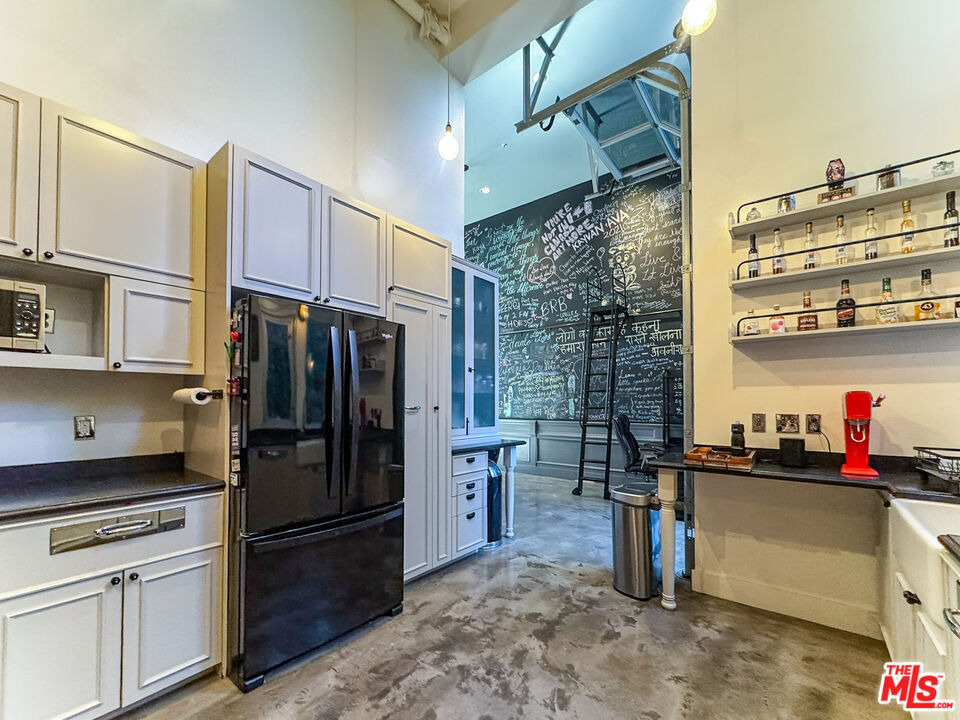 1037 N Laurel Avenue - Photo 19